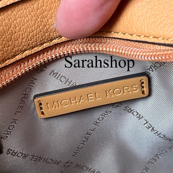 🌼Michael Kors Purse - Picture 11 of 14